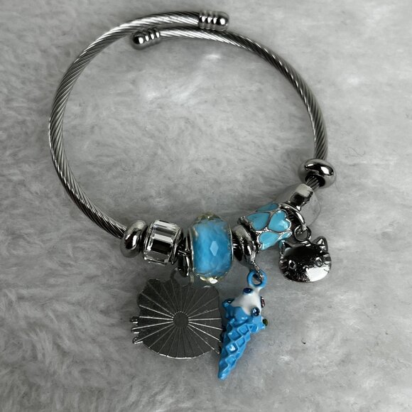 461 Blue Hello Kitty Bracelet cute - Picture 3 of 4